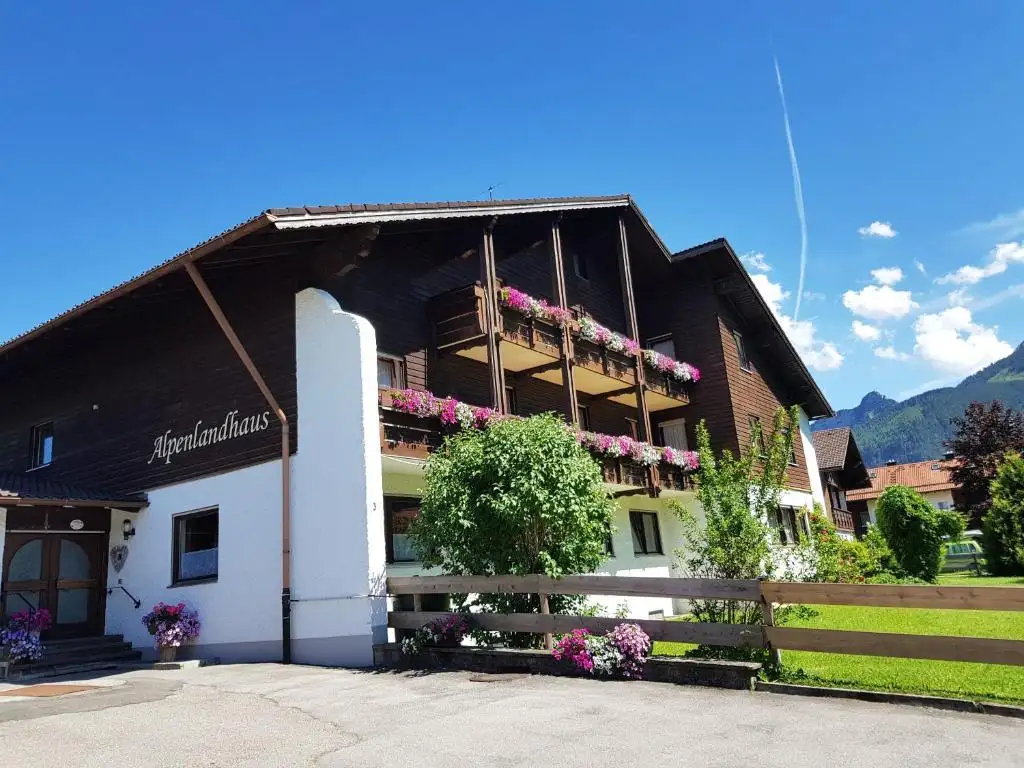 Alpenlandhaus #Willkommen#Wohneinheiten#Preise#Anfragen#Buchen#Bildergalerie#Impressum#Sitemap